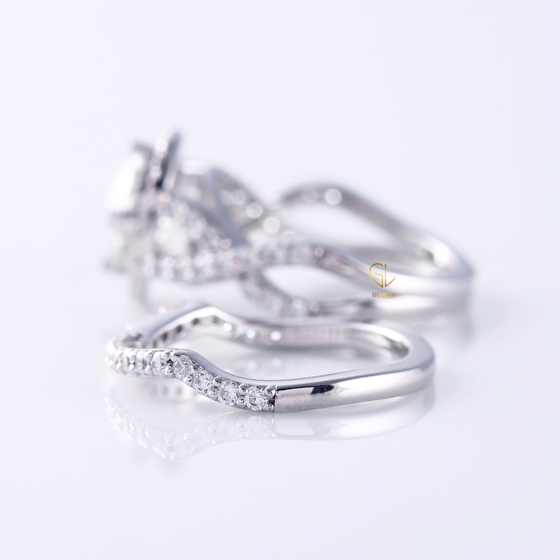 Round Cut Moissanite Twisted Ring With Curved Matching Bridal Ring Set