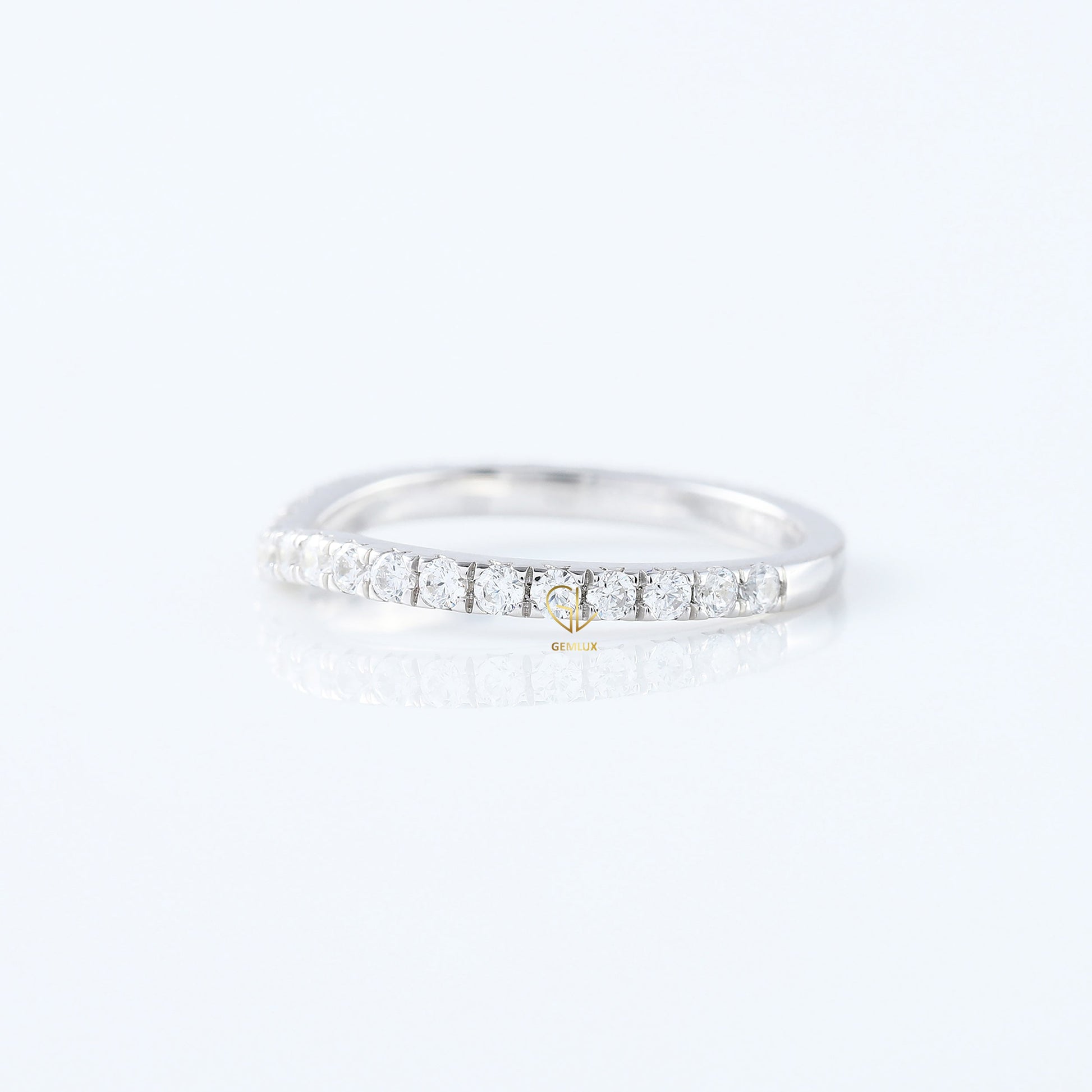 Round Cut Lab Grown Diamond Curved Wedding Ring For Her