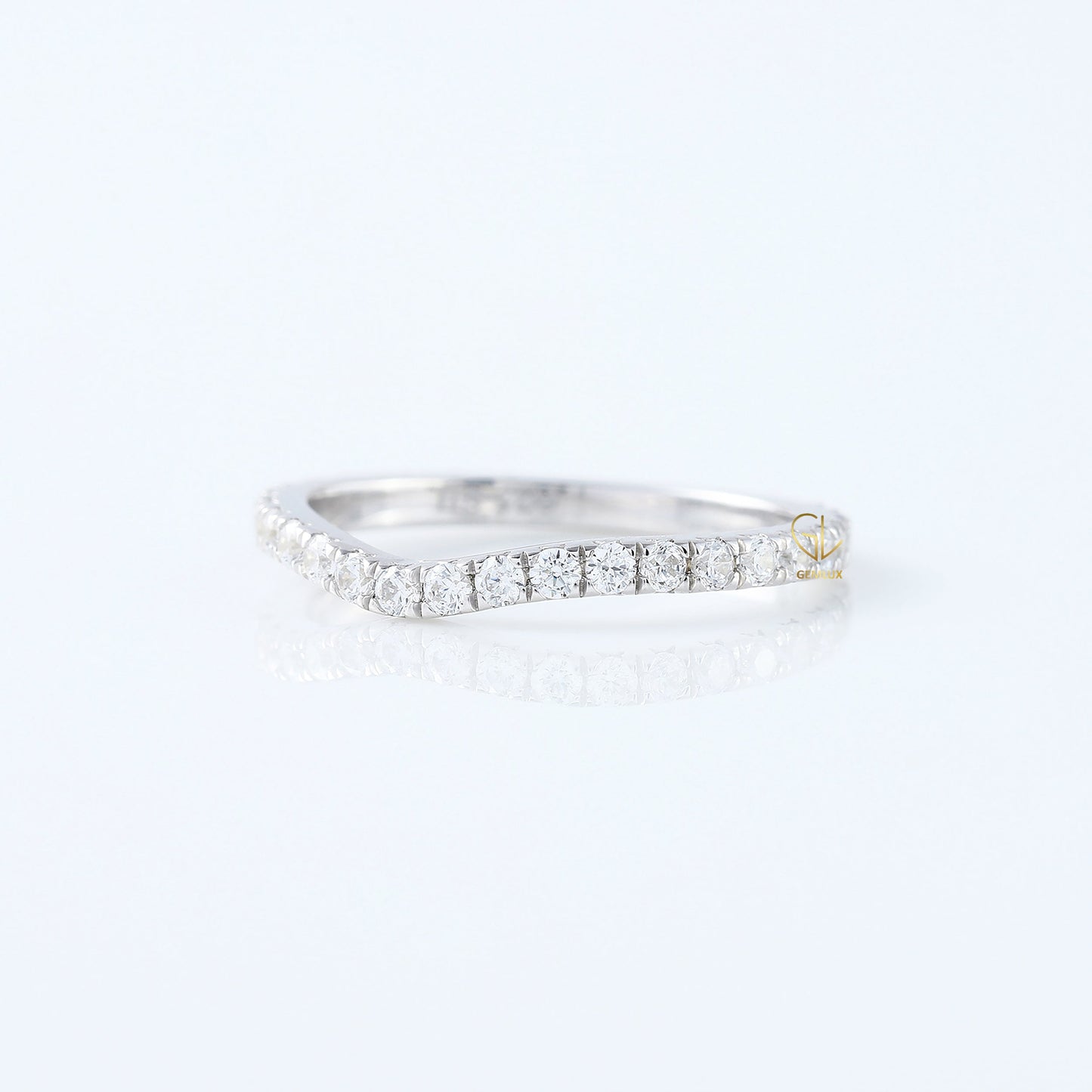 Round Cut Lab Grown Diamond Curved Wedding Ring For Her