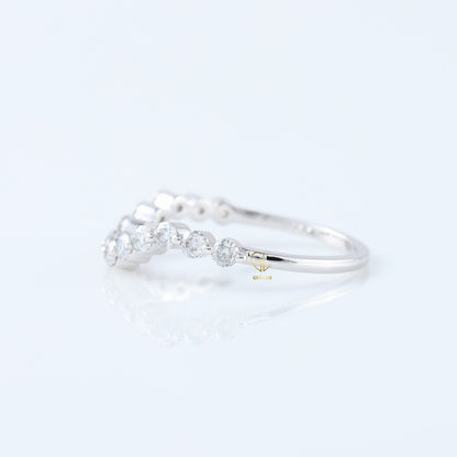 Round Cut Moissanite Diamond Curved Wedding Band